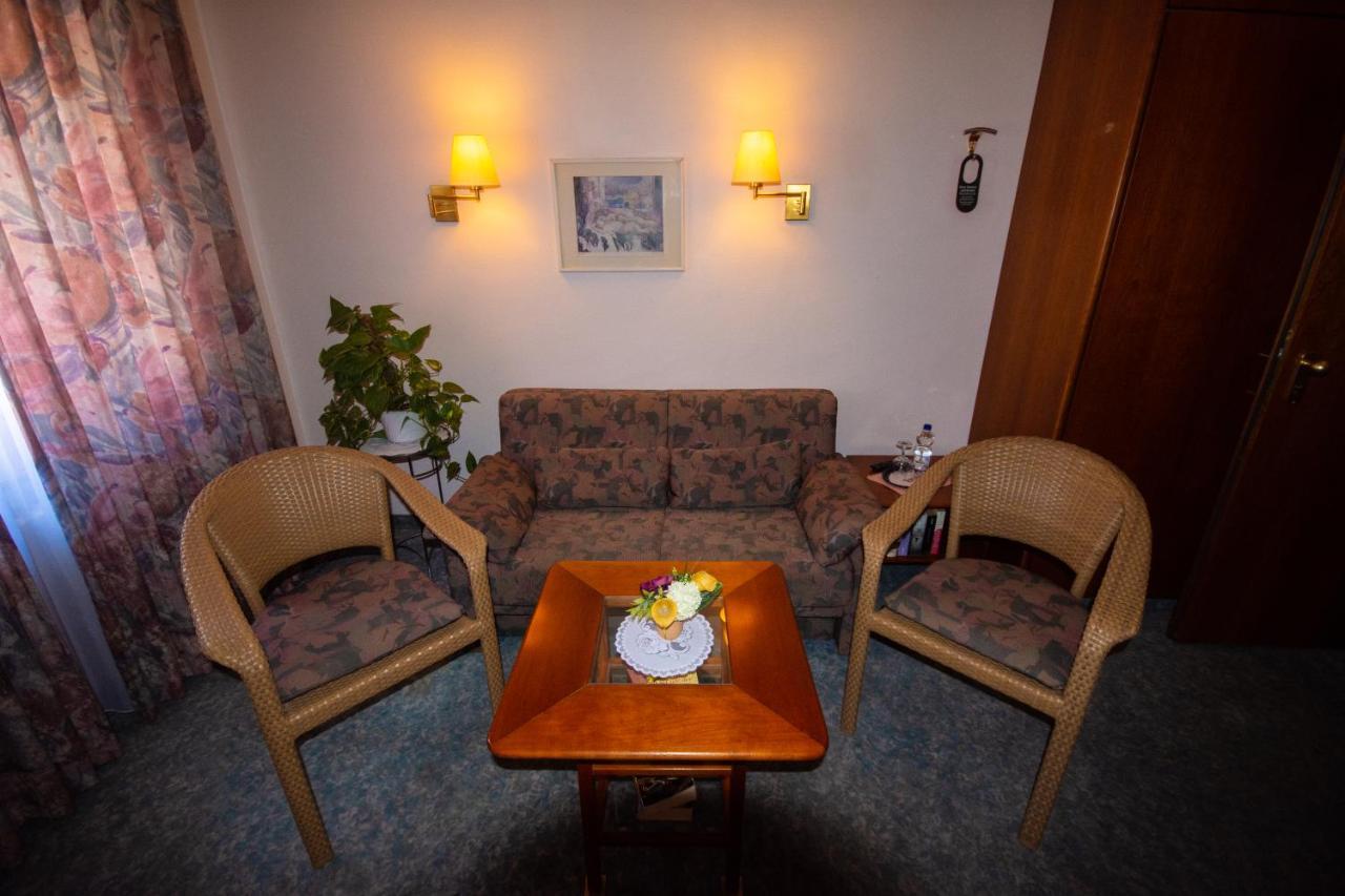 Kaiserstuehler-Hof Breisach Ngoại thất bức ảnh